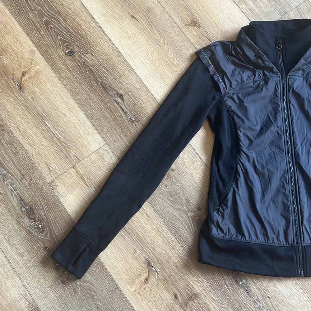LULULEMON Snug Sprinter Jacket - Picture 5 of 16